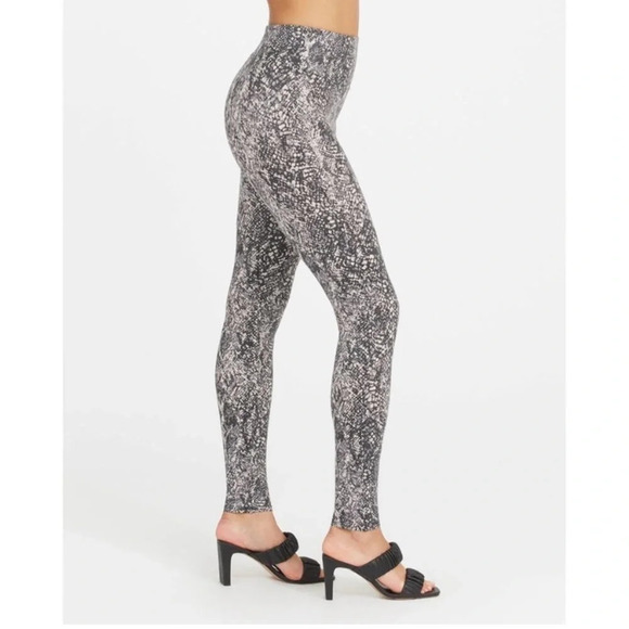 Spanx Faux Leather Snake Shine Leggings Size Small NWT New - Picture 4 of 16